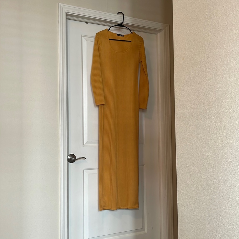 Ribbed scoop neck fitted dress